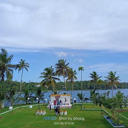 Ashtamudi Lake Garden Resorts Колам Екстериор снимка