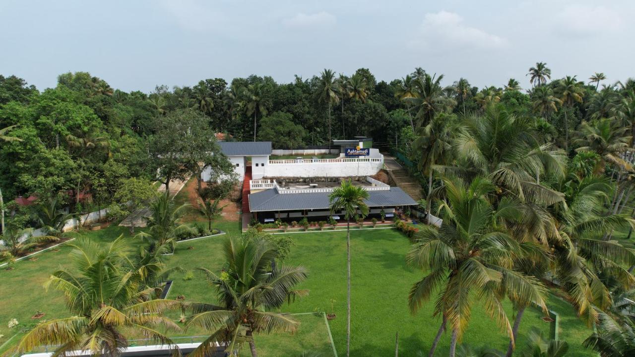 Ashtamudi Lake Garden Resorts Колам Екстериор снимка