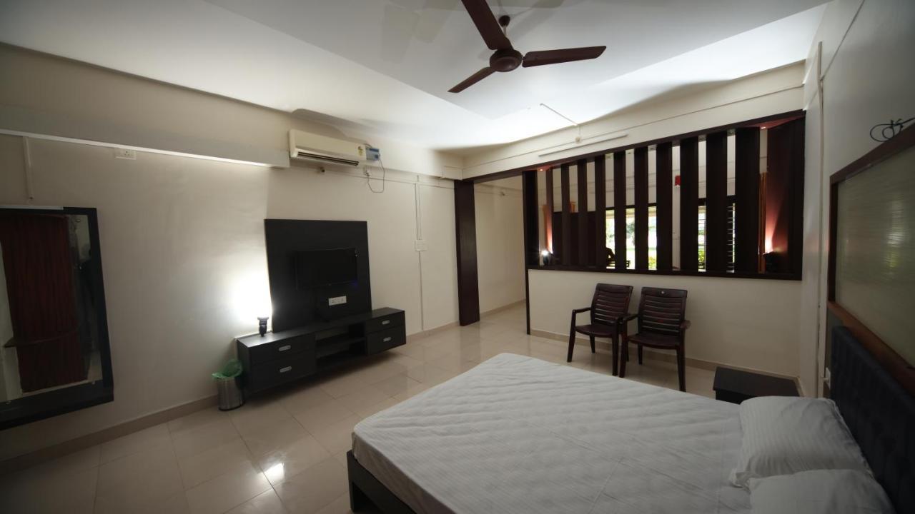 Ashtamudi Lake Garden Resorts Колам Екстериор снимка