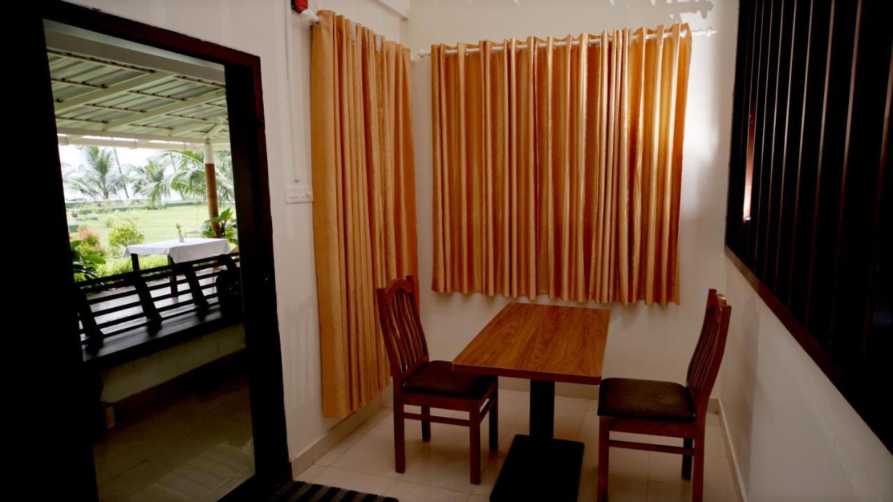 Ashtamudi Lake Garden Resorts Колам Екстериор снимка
